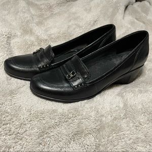 Black Clark’s leather heel size 7.5